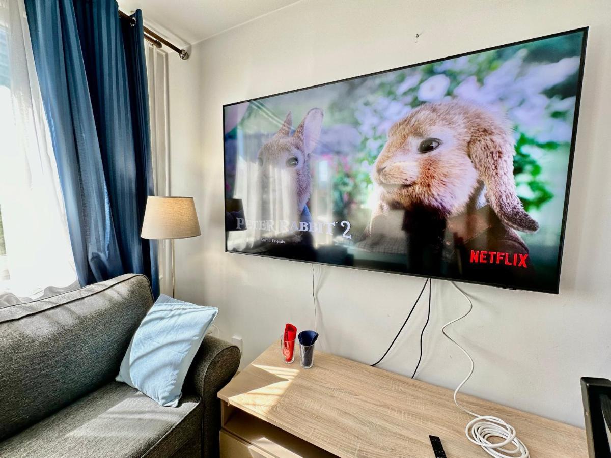 Neon 2 - Fast Wifi 70'Tv Netflix Hbo Max Appletv+ Apartment Warsaw Exterior photo