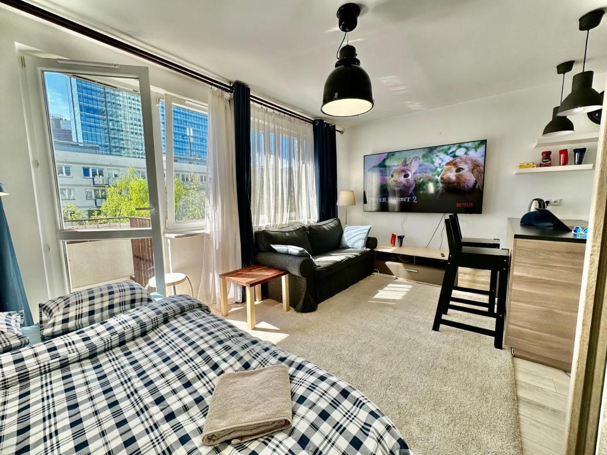 Neon 2 - Fast Wifi 70'Tv Netflix Hbo Max Appletv+ Apartment Warsaw Exterior photo