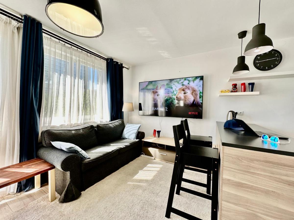 Neon 2 - Fast Wifi 70'Tv Netflix Hbo Max Appletv+ Apartment Warsaw Exterior photo