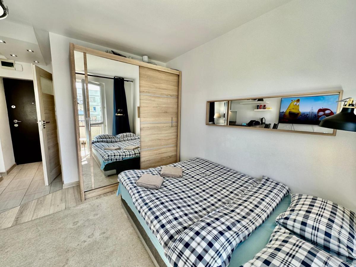 Neon 2 - Fast Wifi 70'Tv Netflix Hbo Max Appletv+ Apartment Warsaw Exterior photo