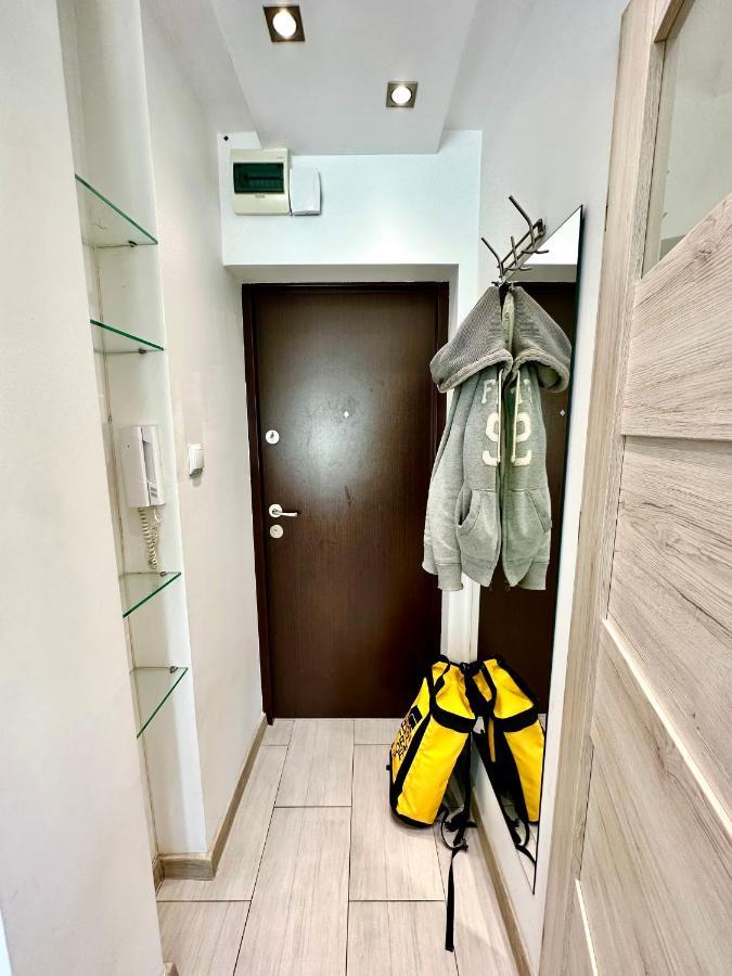 Neon 2 - Fast Wifi 70'Tv Netflix Hbo Max Appletv+ Apartment Warsaw Exterior photo